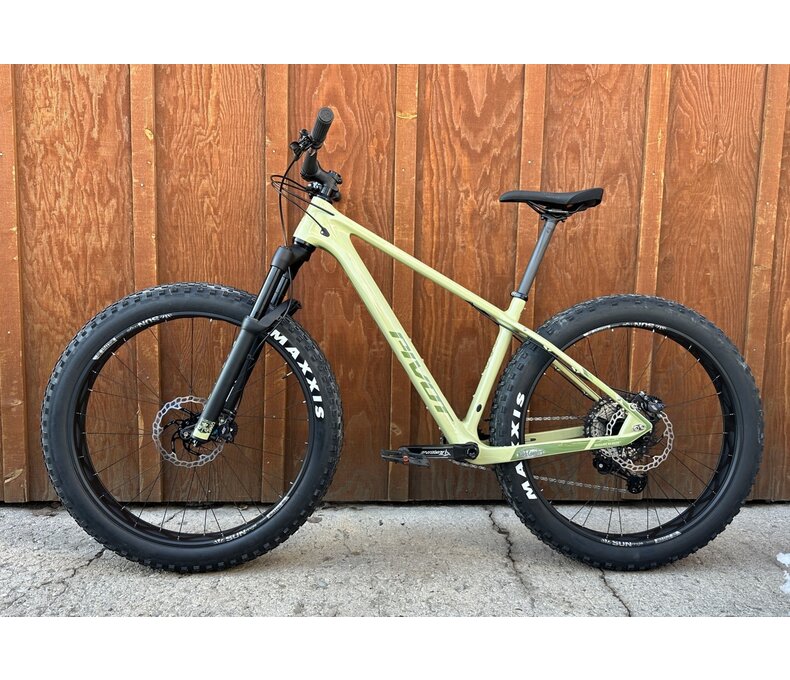 Pivot LES Fat Pro XT w/Manitou Suspension Fork