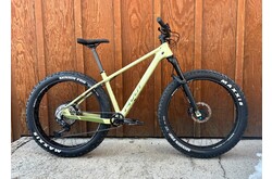 Pivot LES Fat Pro XT w/Manitou Suspension Fork